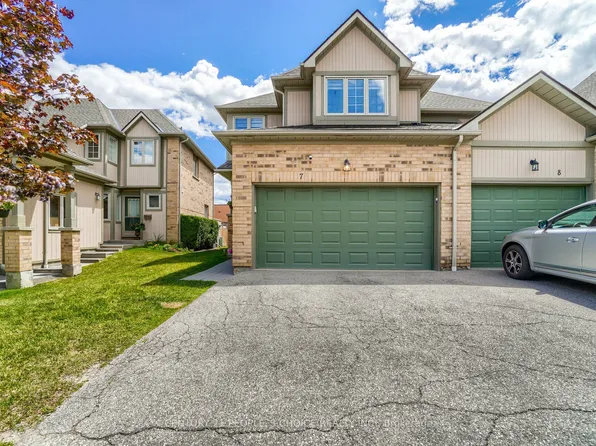 5658 Glen Erin Dr #7, Mississauga, ON L5M 6C4