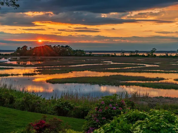 15 Watersedge Ct, Locust Valley, NY 11560