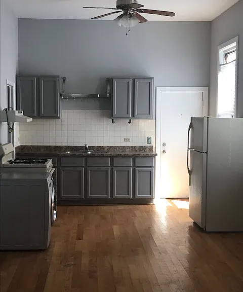 1946 W Belmont Ave #1 — Photo 2