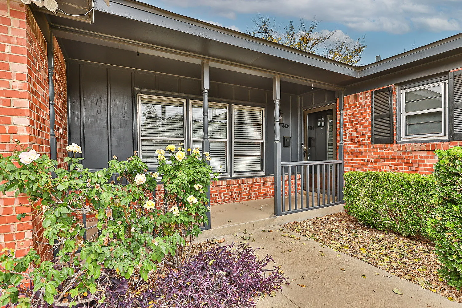 3 bed, 2.0 bath, 1576 sqft, $1,550 — Photo 2