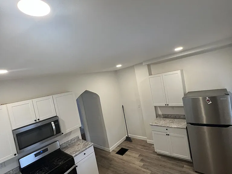 44 Waverly Ave — Photo 5