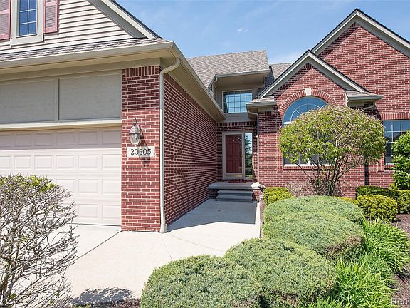 3rd image of 20605 Golf Ridge Cir