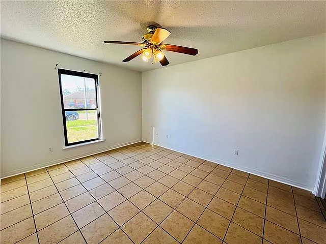 1308 Cambridge Dr — Photo 11