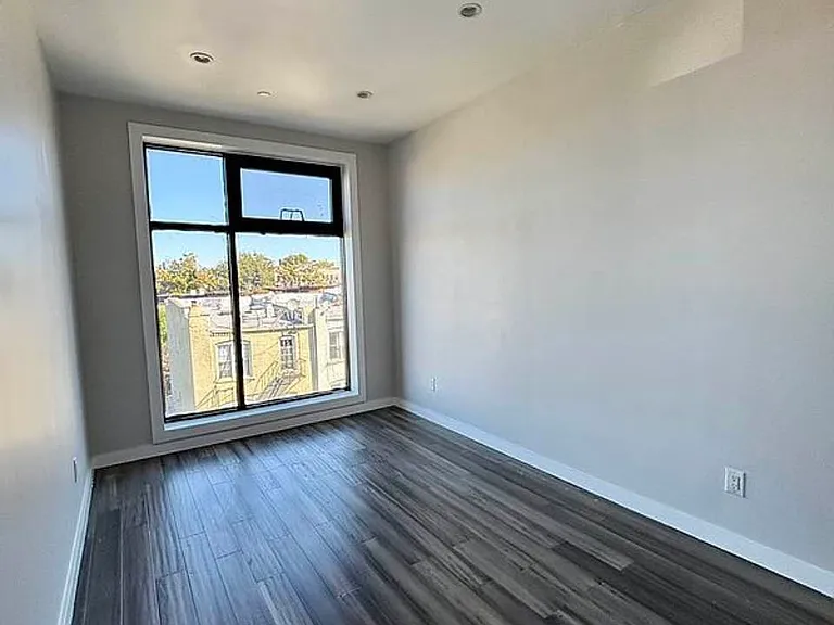 313 52nd St #4R — Photo 12