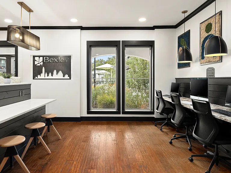 24-Hour Business Center with Computers and Wireless Printing