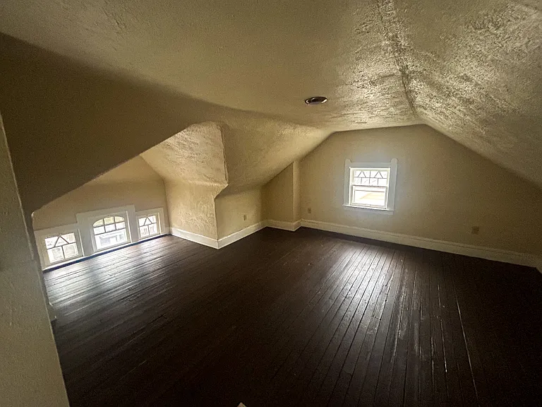9804 Newton Ave — Photo 17