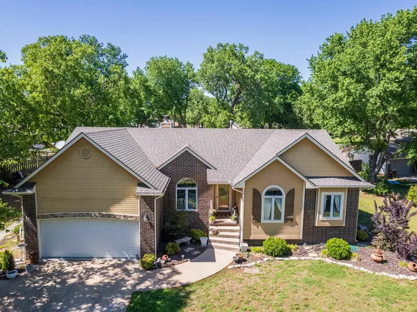 5 Lake Dr, Mulvane, KS 67110