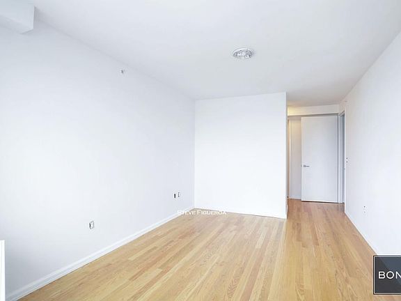 5th image of 4545 Center Blvd APT 3109