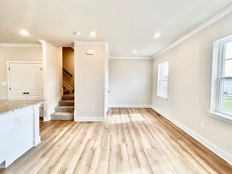 2208 Rodgers Dr — Photo 10