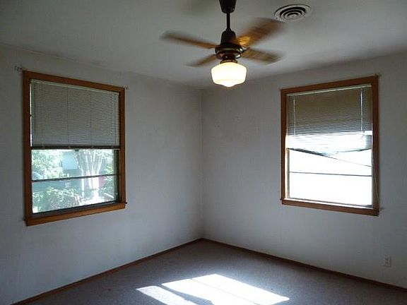 3rd image of 102 Jordan Dr