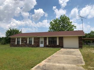 403 Hickory Ct, Webb, AL 36376