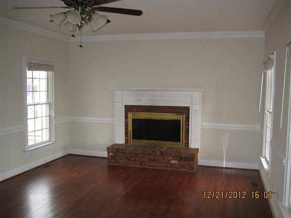 3rd image of 1443 Yorkshire Ln