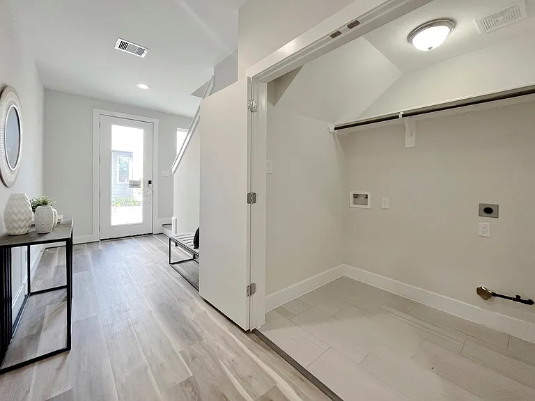 8318 Curry Rd — Photo 6