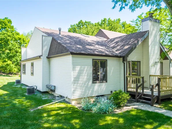 2925 Staten Ave, Lansing, MI 48910