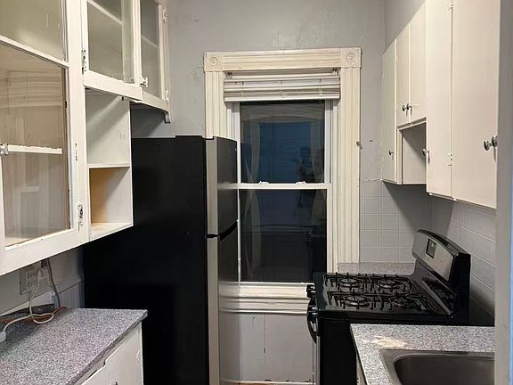 3rd image of 534 William St #1