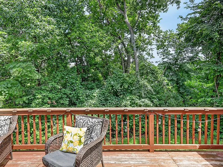131 Carriage Ct — Photo 36