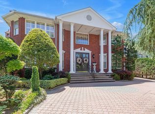 4 Point Cres, Malba, NY 11357