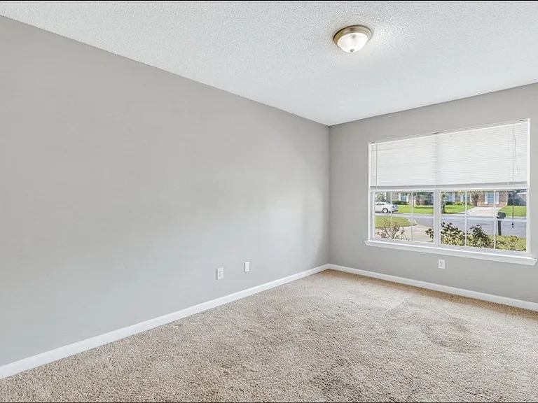 772 Melissa Dr — Photo 11