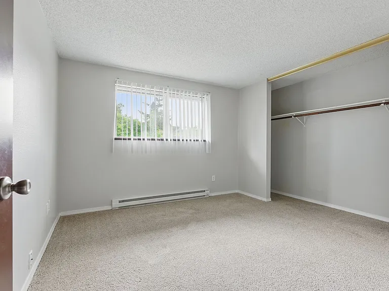 Comfort & Convenience in the Heart of Lents! — Photo 6
