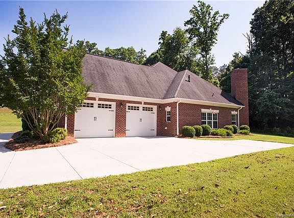 3rd image of 608 Shady Creek Ct