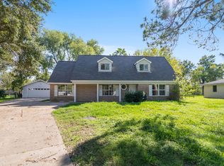 5 S Kaysie St, Angleton, TX 77515