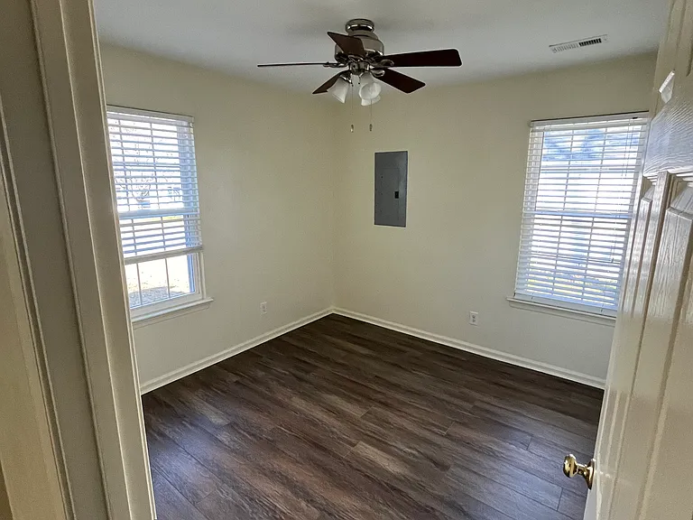 228 Abingdon Cir — Photo 14