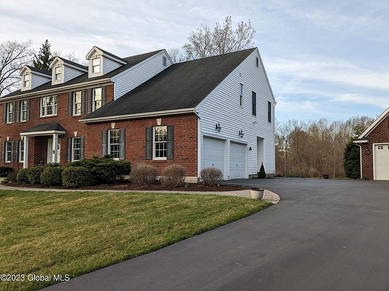 2nd image of 83 Chesterwood Drive