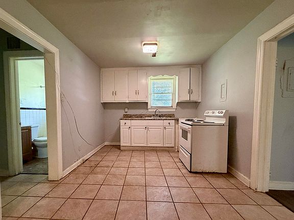 4th image of 1814 English St