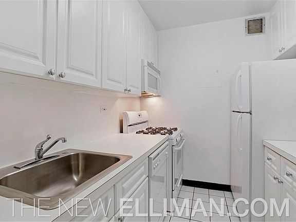 4th image of 230 W 55th St APT 14F
