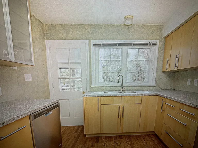 526 Williams Rd — Photo 14
