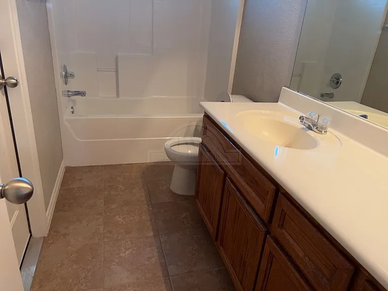 2604 Tarrant County Dr — Photo 16