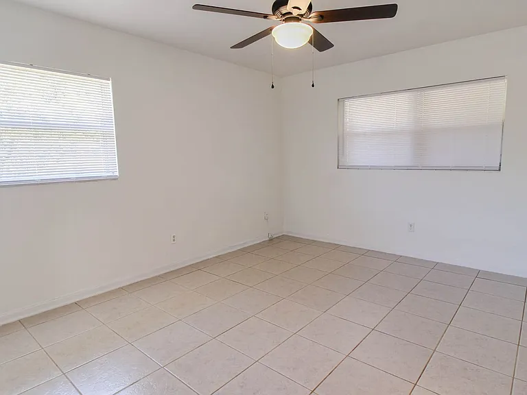 119 Krueger St — Photo 9