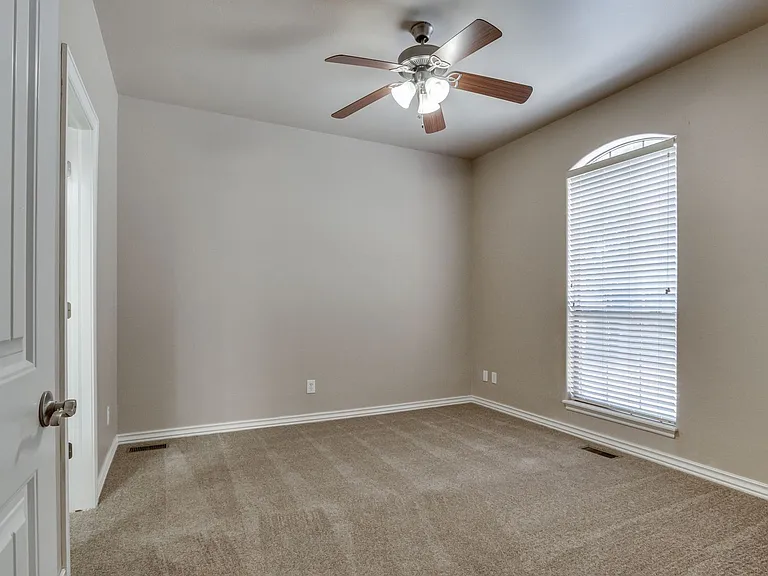 3341 Heritage Green Cir — Photo 33