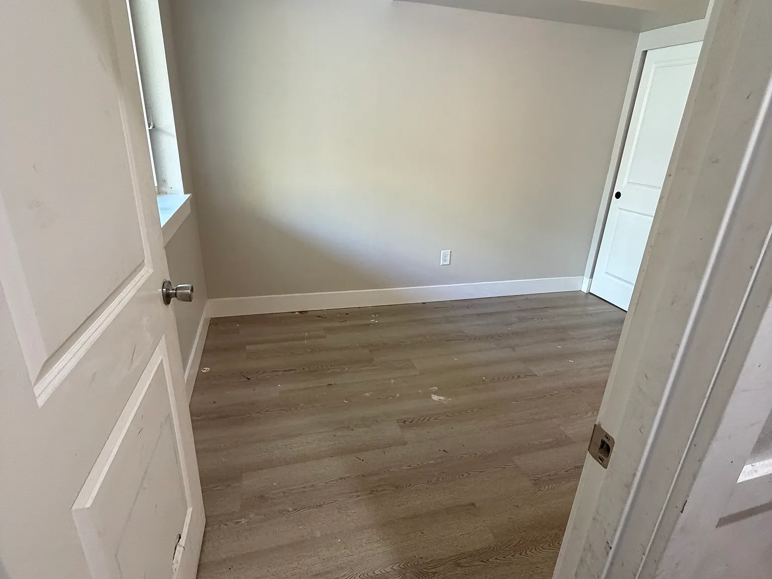 84 Logan Ave S — Photo 3