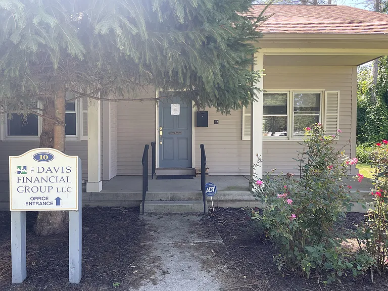 10 Bay — Photo 2