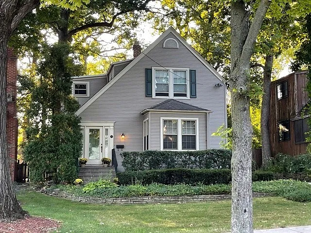737 Forest Ave photo 1