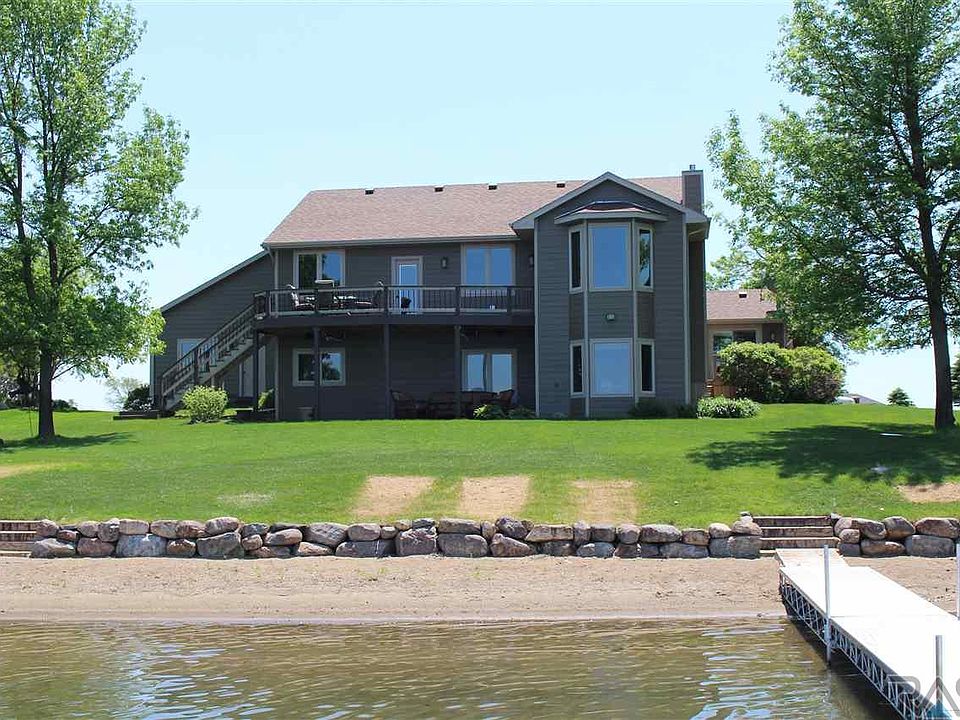 1st image of 128 Woodland Dr