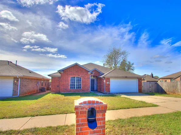 240 SE 23rd St, Moore, OK 73160