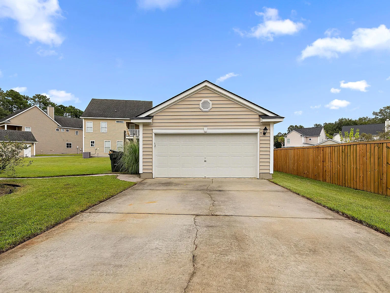 4 bed, 2.5 bath, 2473 sqft, $2,595 — Photo 2