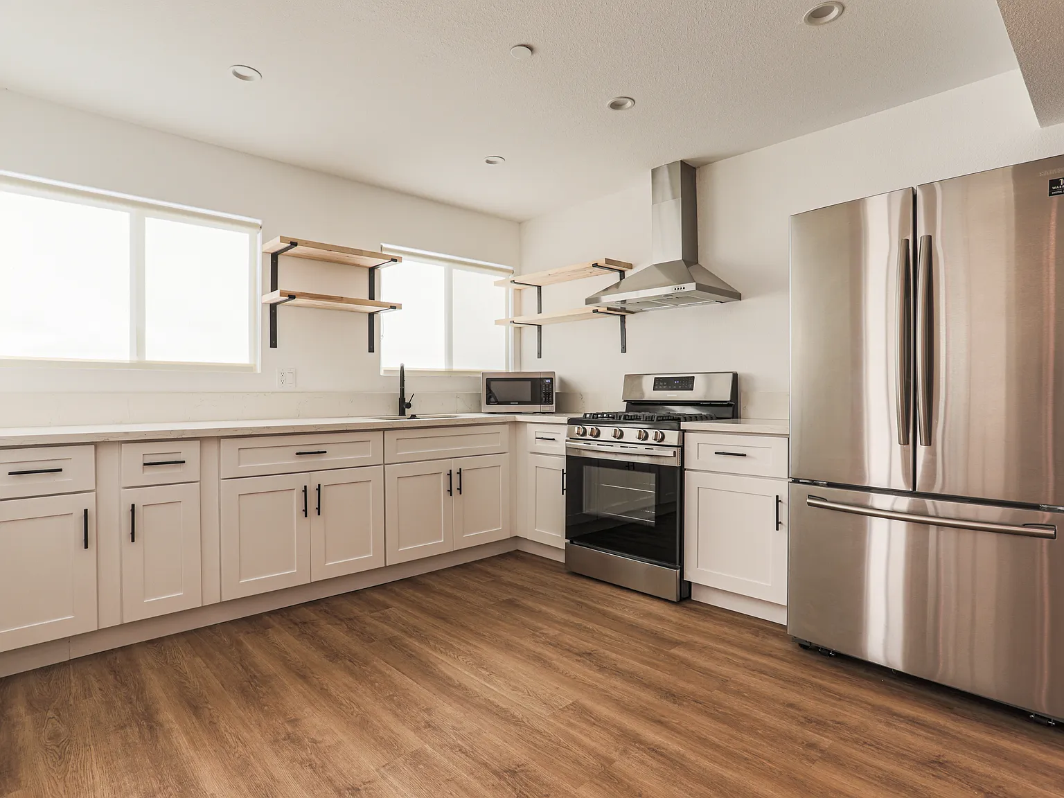 1651 W 37th Pl — Photo 4