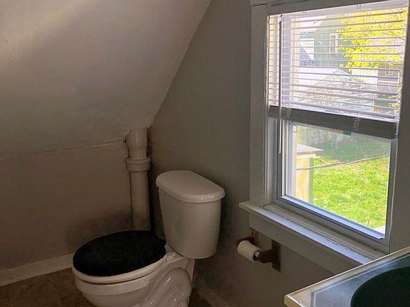 4th image of 869 10th St NW Unit 2