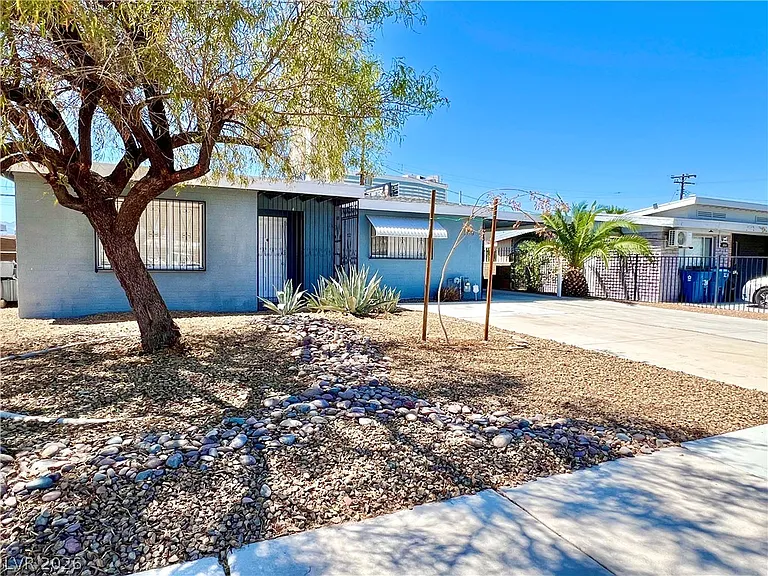 2300 Santa Clara Dr — Photo 3