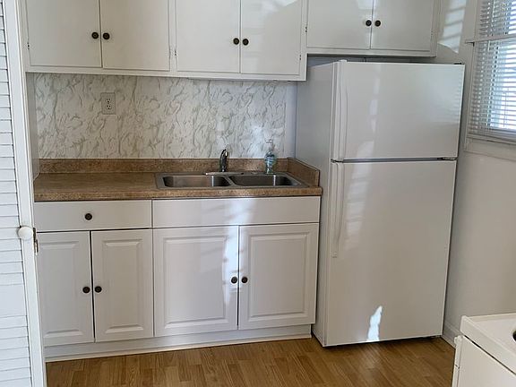 3rd image of 609 Clinchfield St
