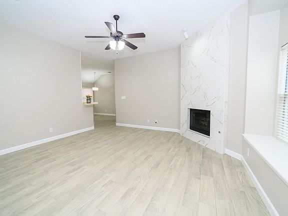 4th image of 2221 Dallas Dr