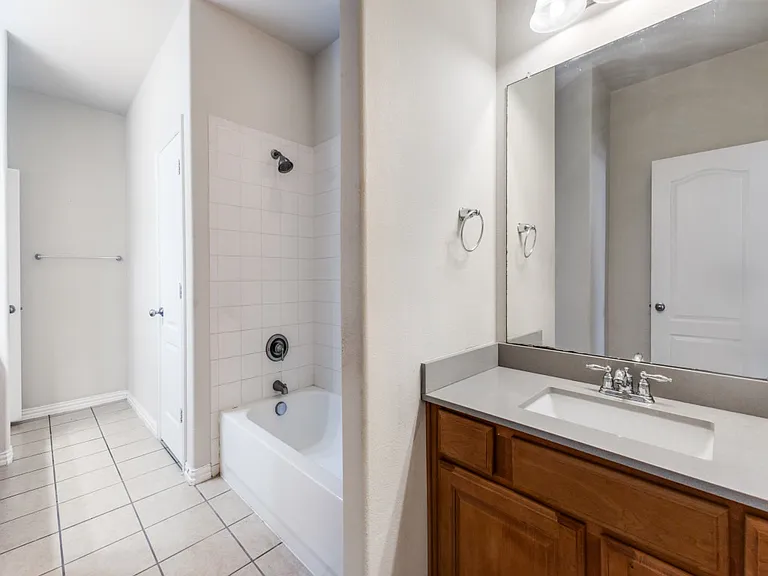 636 Gray Stone Ln — Photo 9