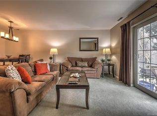 17 Greenview Ln #17, Milford, CT 06461