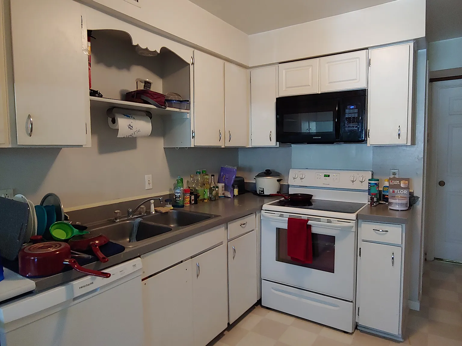 3 bed, 894 sqft, $1,800 — Photo 3