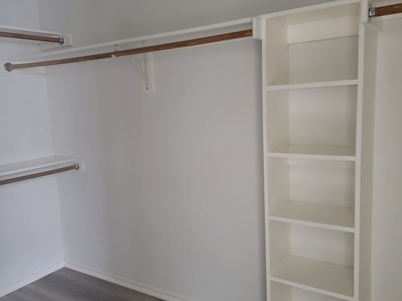 2nd image of 1037 Suffolk Ln