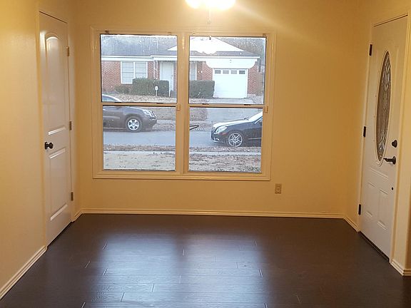 3rd image of 1536 Mayflower Dr
