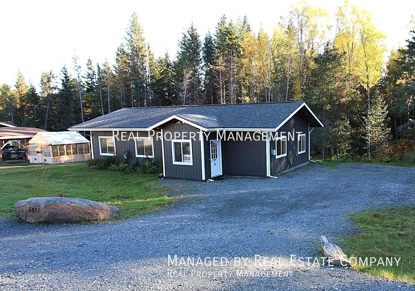 Single-family Home in the heart of Homer — Photo 1